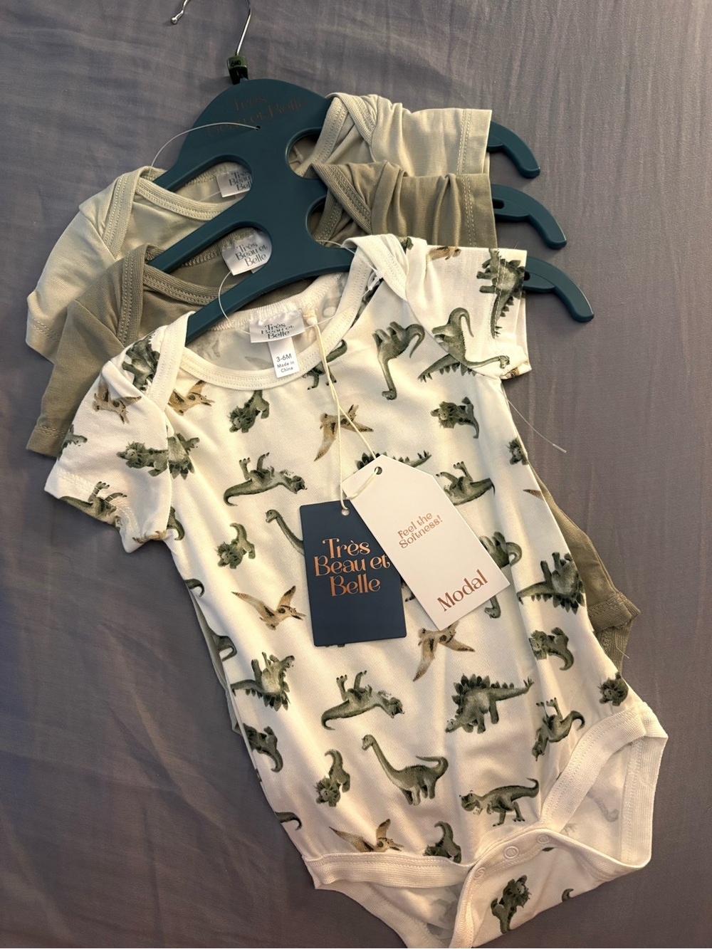 Très Beau et Belle White Dinosaur Modal Bodysuit (3-Pack)